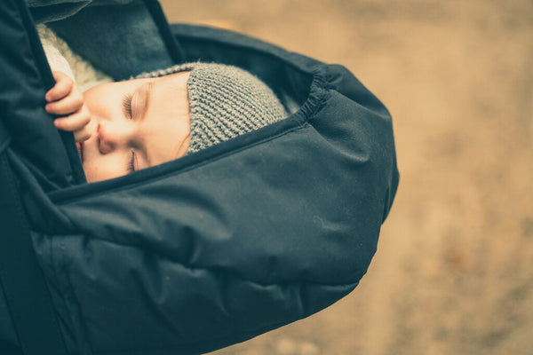 Babysovepose, sort / grå