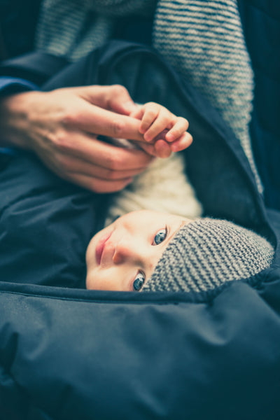 Babysovepose, sort / grå