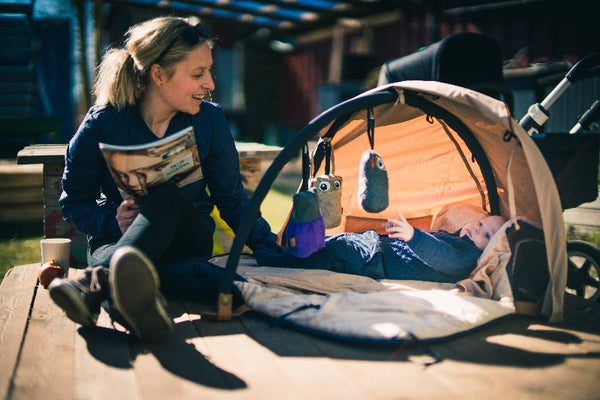 Babysovepose, sort / brun